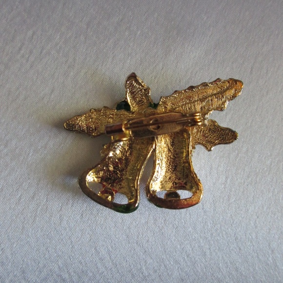 BELLS WITH HOLLY BROOCH – JEWELRY - Picture 2 of 3